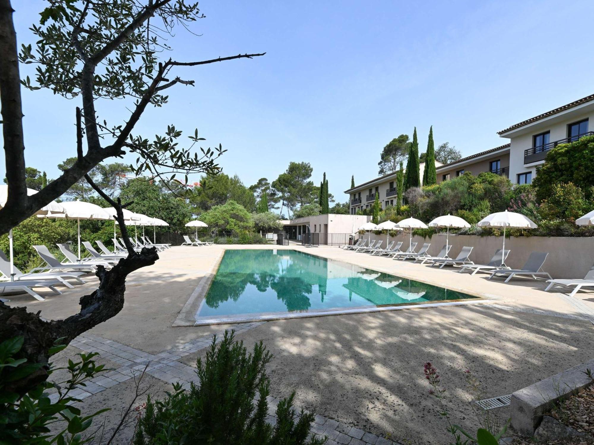 Mercure Brignoles Golf De Barbaroux & Spa מראה חיצוני תמונה